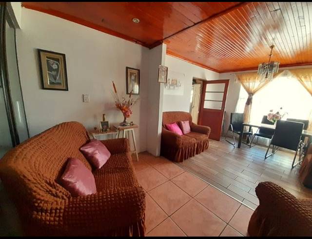 3 BEDROOM HOUSE FOR SALE IN ROBINVALE